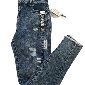 White tag women’s super stretch blue jeans
